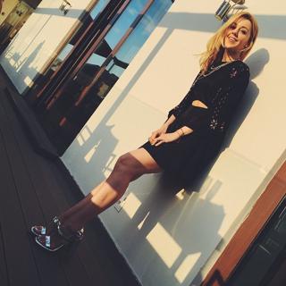 Yulianna Karaulova feet photo thumbnail