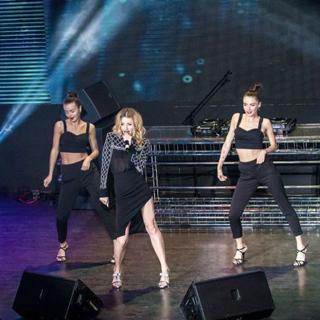 Yulianna Karaulova feet photo thumbnail