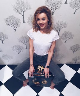 Yulianna Karaulova feet photo thumbnail