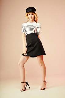 Yulianna Karaulova feet photo thumbnail