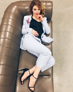 Yulianna Karaulova feet photo thumbnail