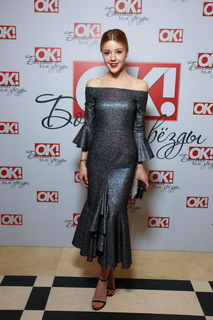 Yulianna Karaulova feet photo thumbnail