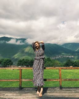 Yulianna Karaulova feet photo thumbnail