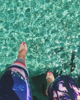 Yulianna Karaulova feet photo thumbnail