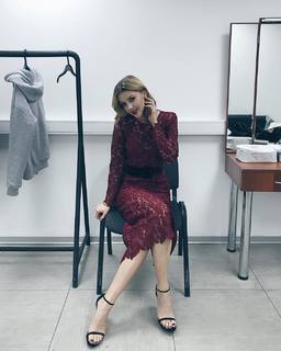 Yulianna Karaulova feet photo thumbnail