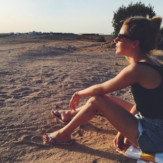 Yulianna Karaulova feet photo thumbnail