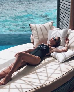 Yulianna Karaulova feet photo thumbnail