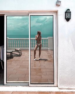 Yulianna Karaulova feet photo thumbnail