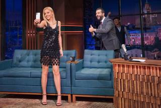 Yulianna Karaulova feet photo thumbnail