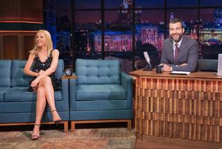 Yulianna Karaulova feet photo thumbnail