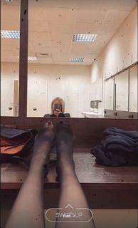 Yulianna Karaulova feet photo thumbnail