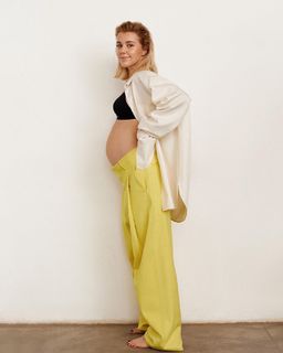 Yulianna Karaulova feet photo thumbnail