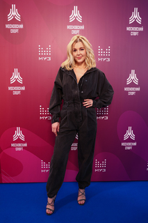 Yulianna Karaulova feet photo thumbnail