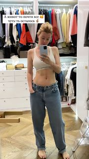 Yulianna Karaulova feet photo thumbnail