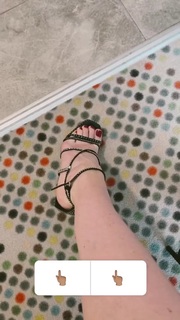 Yulianna Karaulova feet photo thumbnail