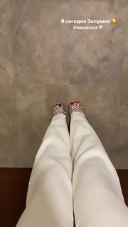 Yulianna Karaulova feet photo thumbnail