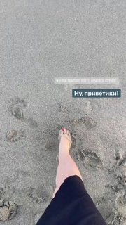 Yulianna Karaulova feet photo thumbnail