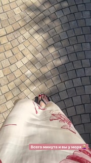 Yulianna Karaulova feet photo thumbnail