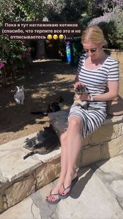 Yulianna Karaulova feet photo thumbnail