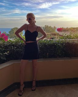 Yulianna Karaulova feet photo thumbnail