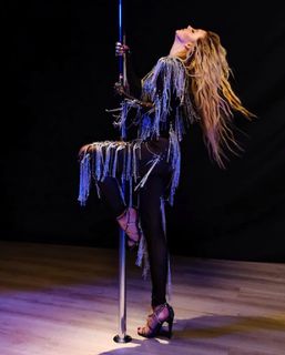 Yulianna Karaulova feet photo thumbnail