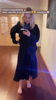 Yulianna Karaulova feet photo thumbnail