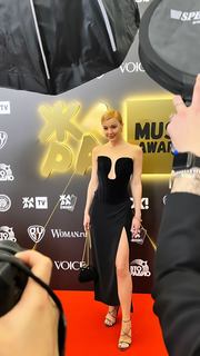 Yulianna Karaulova feet photo thumbnail