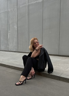 Yulianna Karaulova feet photo thumbnail