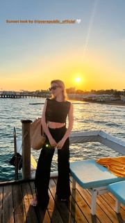 Yulianna Karaulova feet photo thumbnail