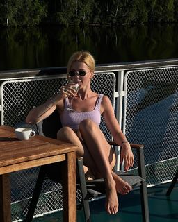 Yulianna Karaulova feet photo thumbnail