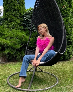 Yulianna Karaulova feet photo thumbnail