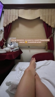 Yulianna Karaulova feet photo thumbnail