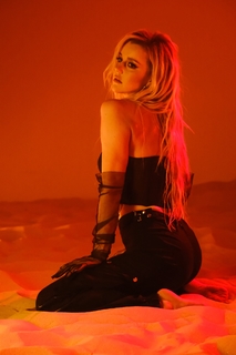 Yulianna Karaulova feet photo thumbnail