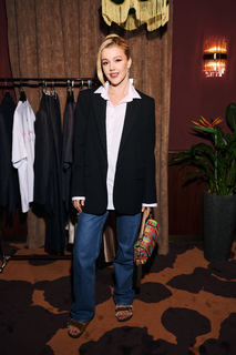 Yulianna Karaulova feet photo thumbnail