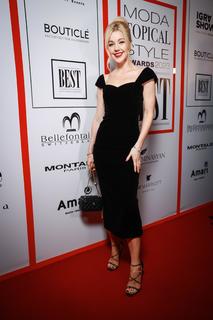 Yulianna Karaulova feet photo thumbnail