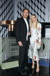 Yulianna Karaulova feet photo thumbnail