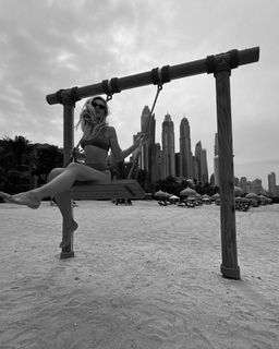 Yulianna Karaulova feet photo thumbnail