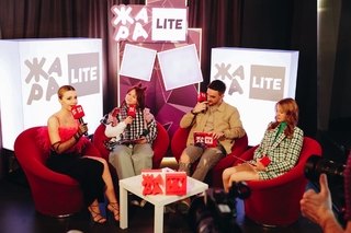 Yulianna Karaulova feet photo thumbnail