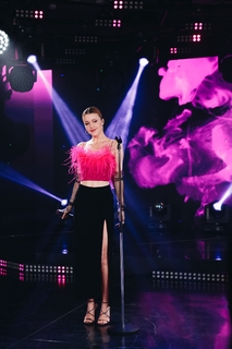 Yulianna Karaulova feet photo thumbnail