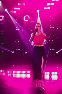 Yulianna Karaulova feet photo thumbnail