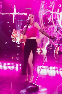 Yulianna Karaulova feet photo thumbnail