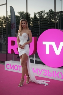 Yulianna Karaulova feet photo thumbnail