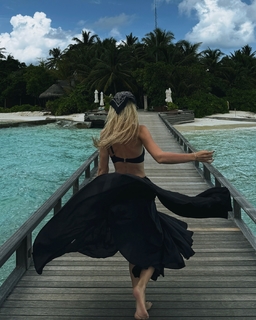 Yulianna Karaulova feet photo thumbnail