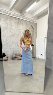 Yulianna Karaulova feet photo thumbnail