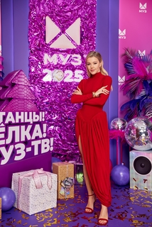 Yulianna Karaulova feet photo thumbnail