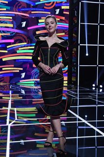 Yulianna Karaulova feet photo thumbnail