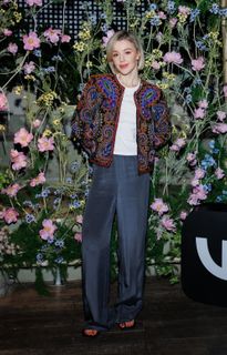 Yulianna Karaulova feet photo thumbnail