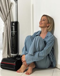 Yulianna Karaulova feet photo thumbnail