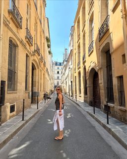 Yulianna Karaulova feet photo thumbnail