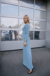 Yulianna Karaulova feet photo thumbnail